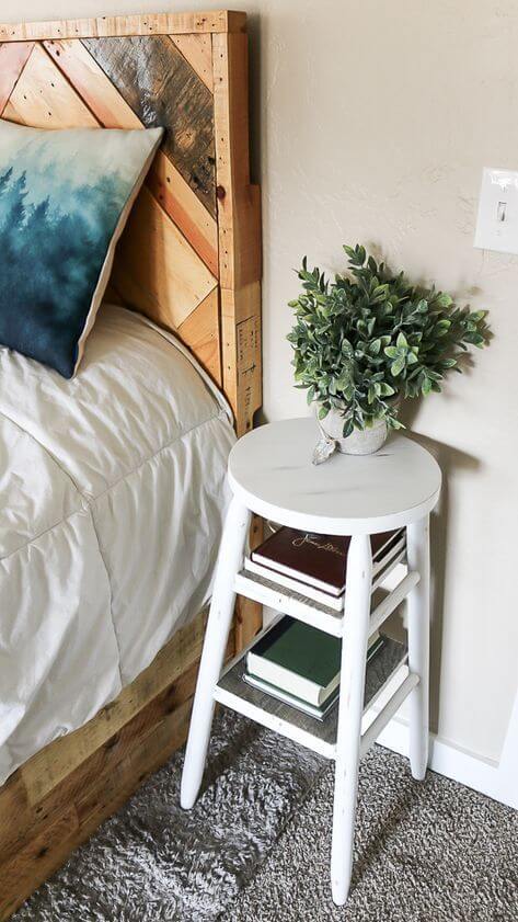 20 brilliant and cheap bedside table ideas - 135