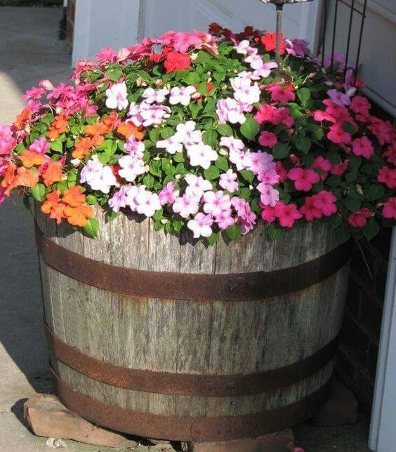 22 useful recycled wine barrel ideas to decorate your home - 143