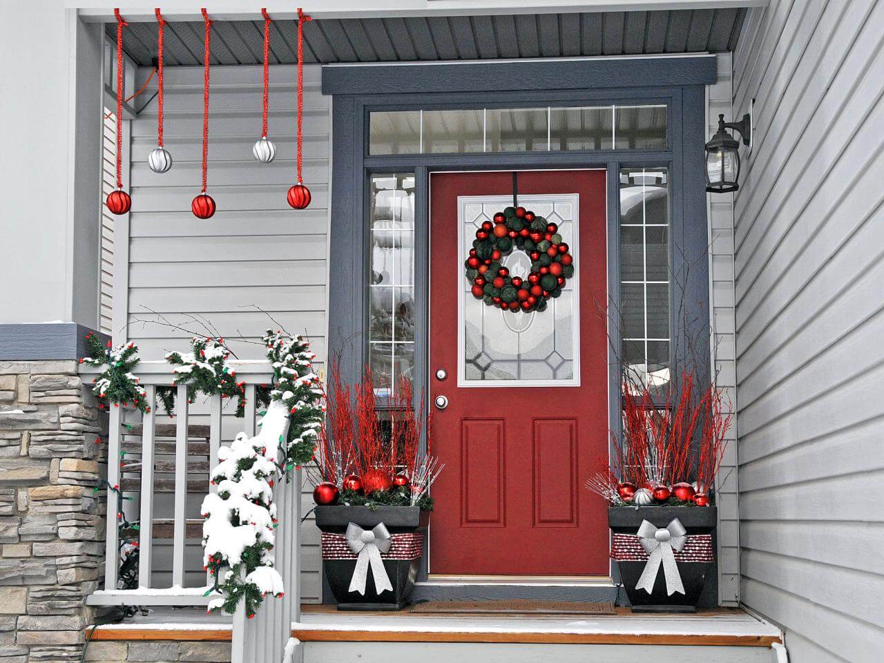 Beautify your front porch with 43 amazing winter decorating ideas - 307