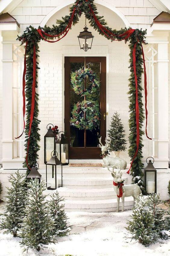 Beautify your front porch with 43 amazing winter decorating ideas - 321