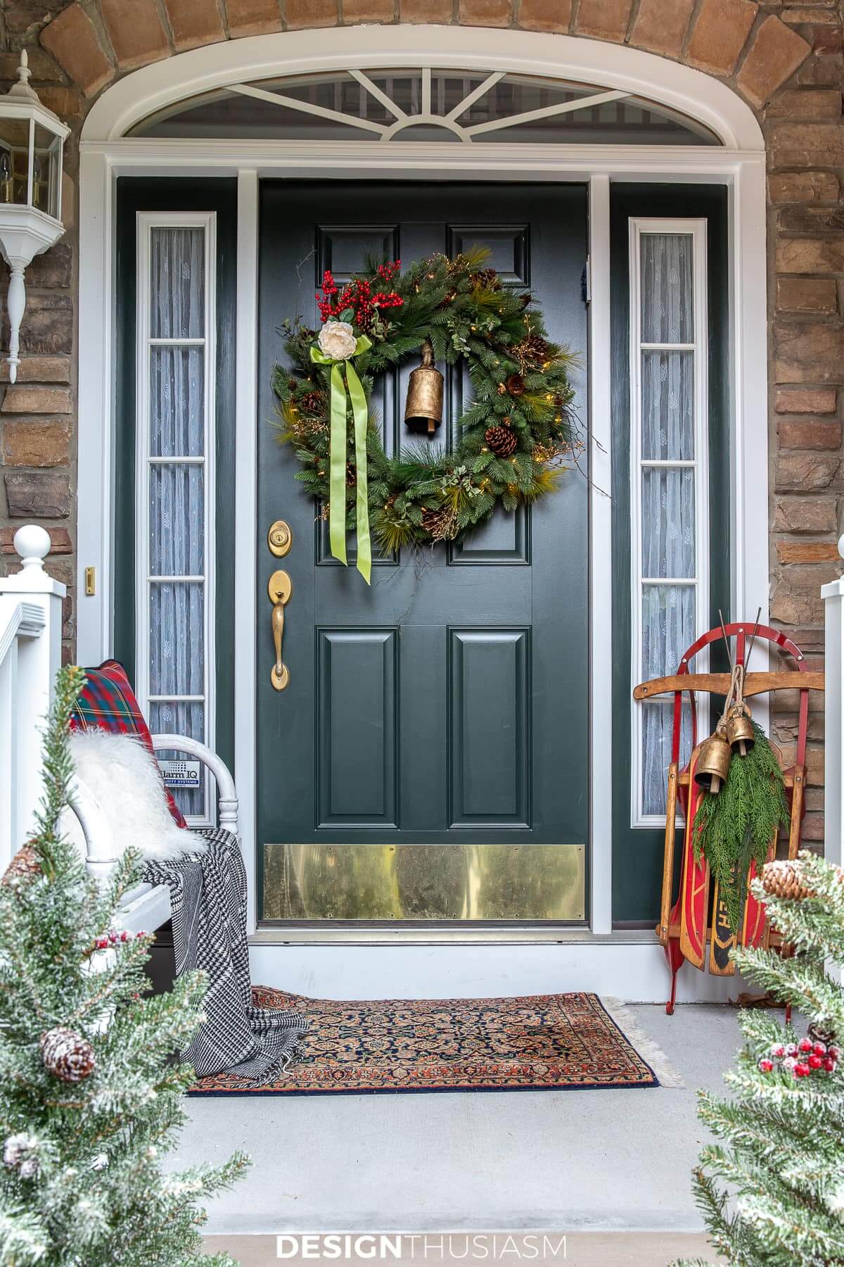 Beautify your front porch with 43 amazing winter decorating ideas - 341