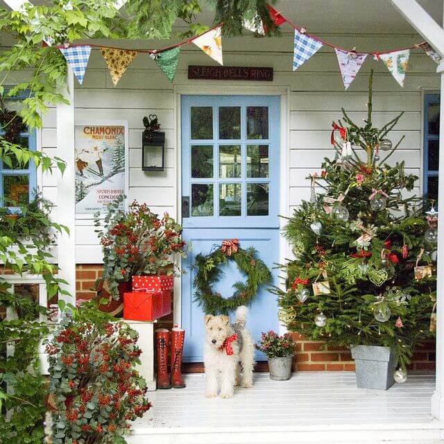 Beautify your front porch with 43 amazing winter decorating ideas - 275