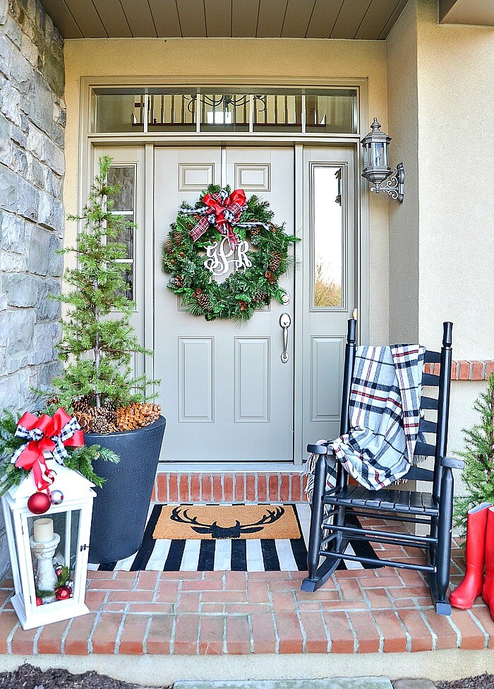Beautify your front porch with 43 amazing winter decorating ideas - 277