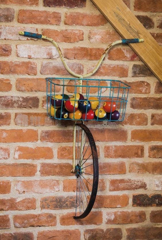 Brilliant projects to reuse old bikes while decorating houses