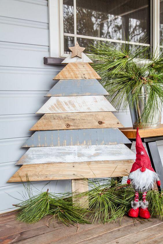 Weird DIY Backyard Christmas Tree Ideas for an Impressive Look - 119