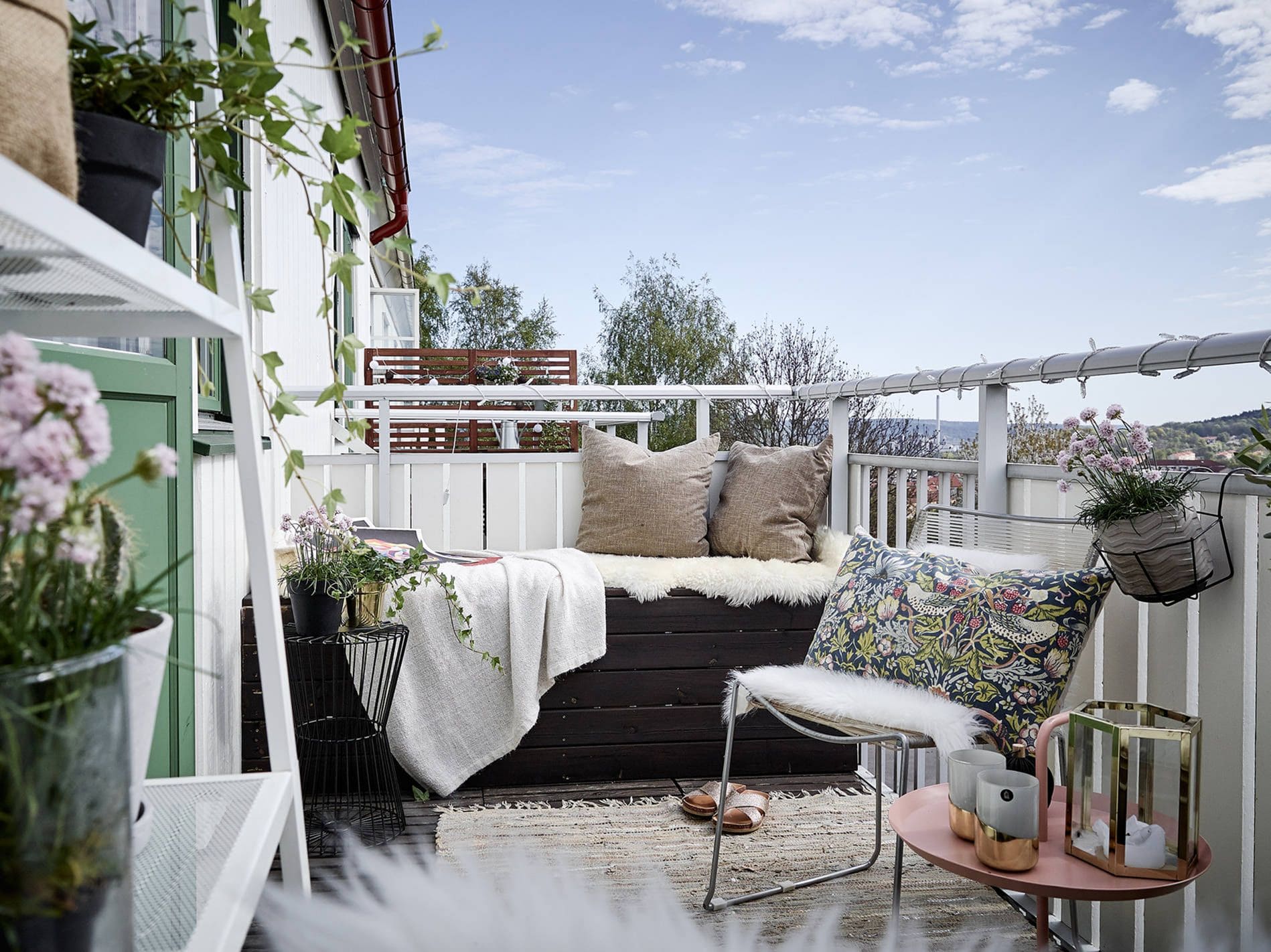 24 charming and cozy balcony garden ideas for your apartment - 81
