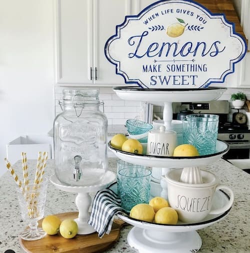 21 Attractive Summer Decorating Ideas for Tiered Trays - 79