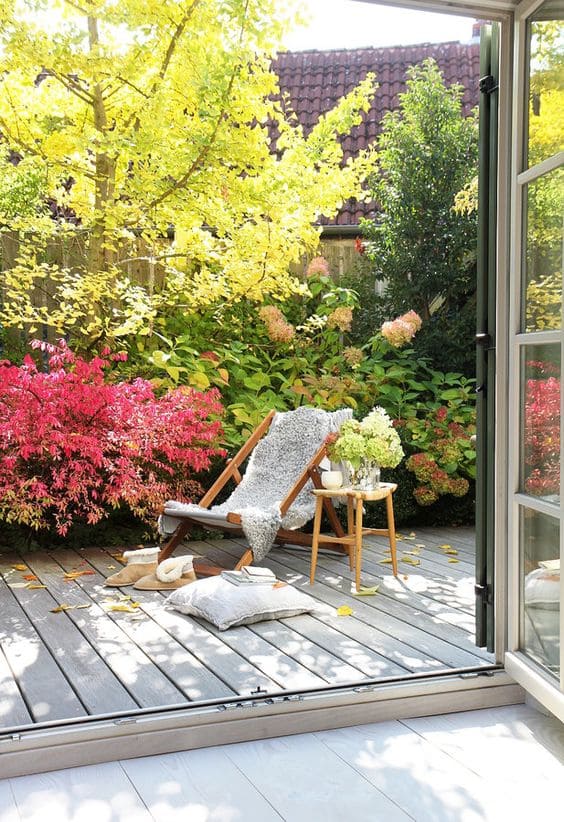 20 inspirational small deck ideas to decorate your home