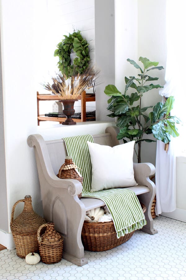 Rustic entryway decorating ideas to welcome your guests - 75