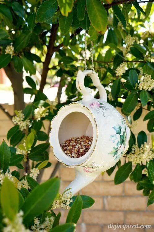 23 DIY ideas to use old teapots for home and garden - 161