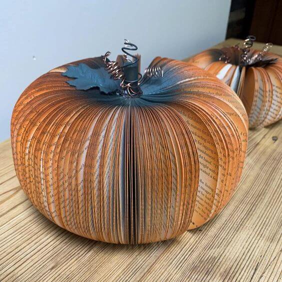 20 DIY Pumpkin Crafts to Decorate Fall and Halloween - 127