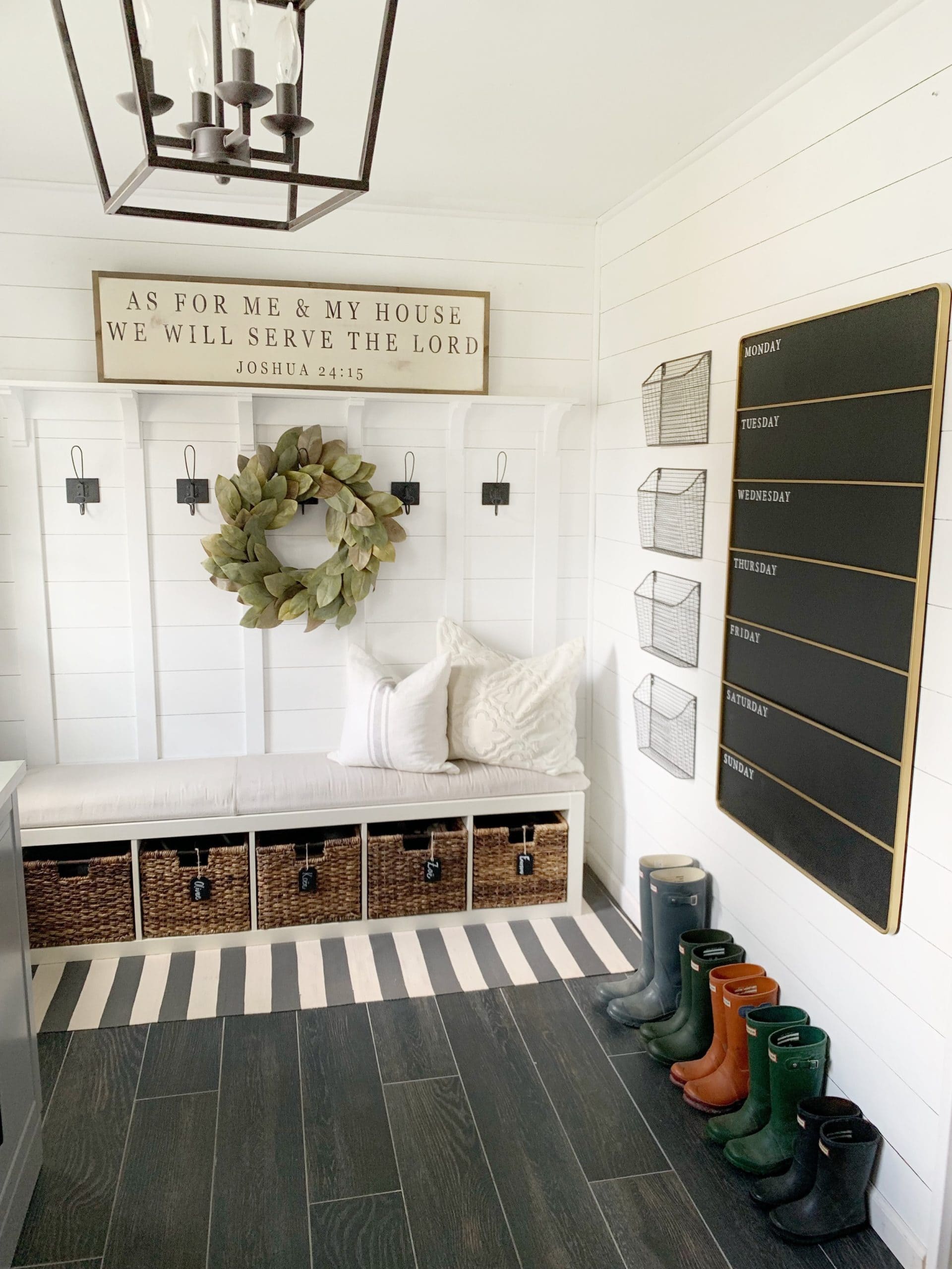25 cozy and welcoming farmhouse entryway ideas - 79