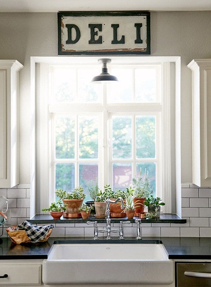25 Creative Kitchen Window Decorating Ideas You'll Fall For - 81