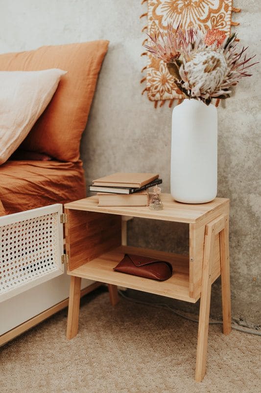 25 inspiring ideas to make your own bedside table - 73