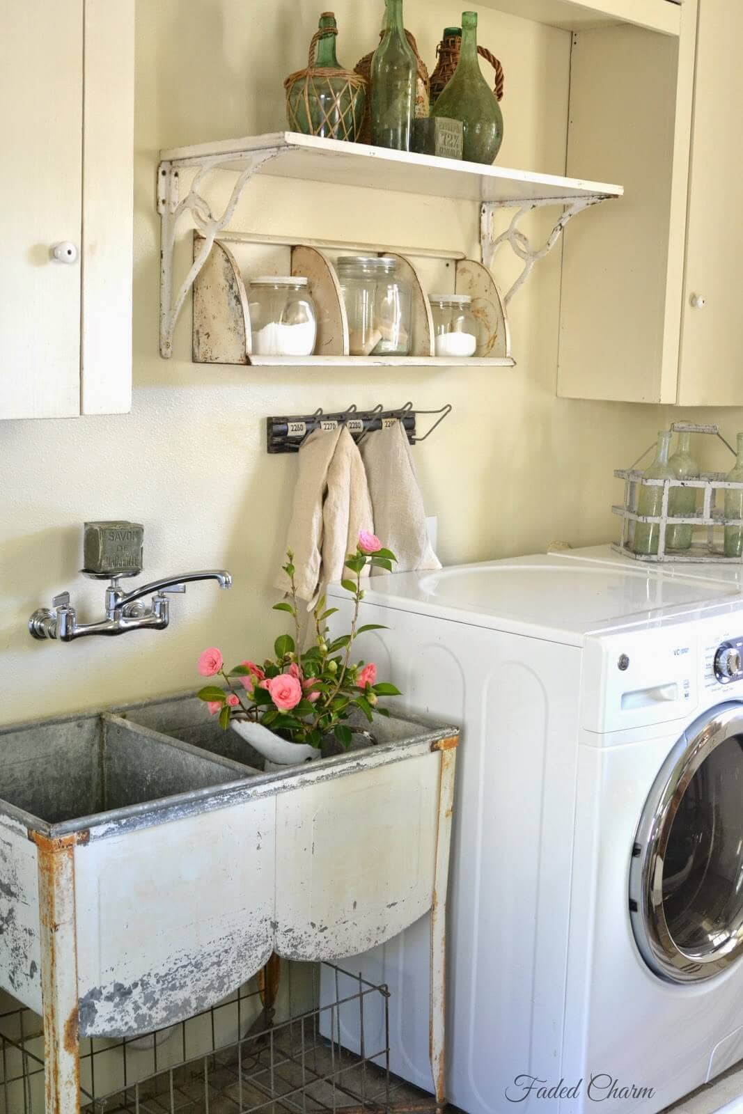 29 ideas to decorate your laundry room in vintage style - 83