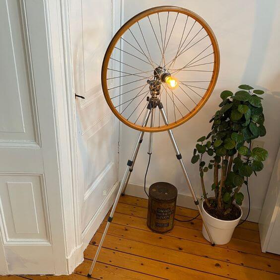 20 Clever Home Improvement Ideas for DIY Bike Wheels - 161
