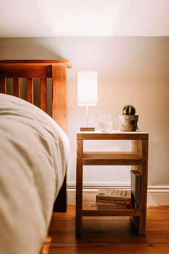 25 inspiring ideas to make your own bedside table - 79
