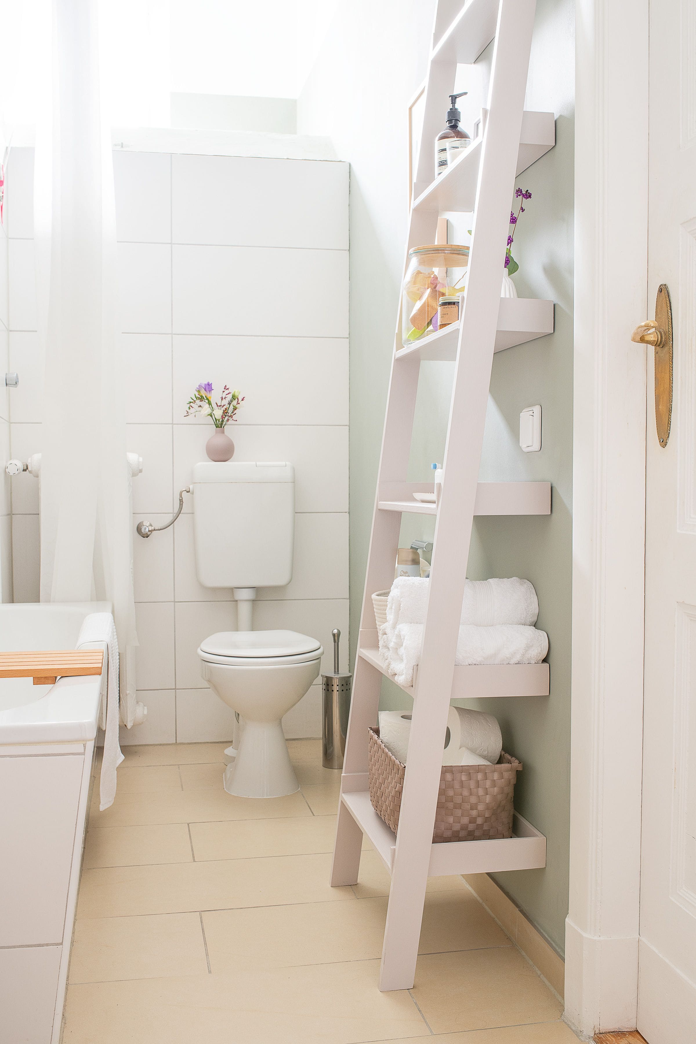 20 creative ladder storage ideas for the bathroom - 165