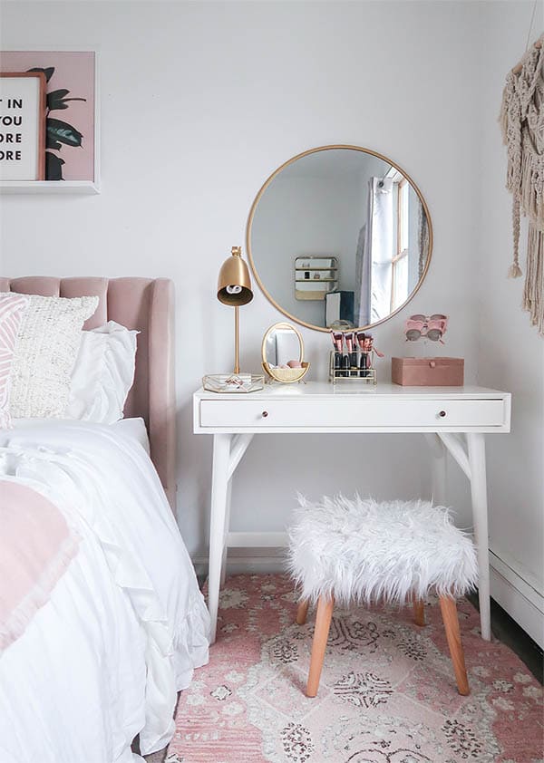 Shimmery makeup vanity ideas for your small bedrooms - 67