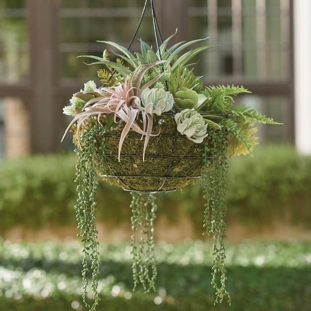 28 Unique Succulent Hanging Garden Ideas - 83