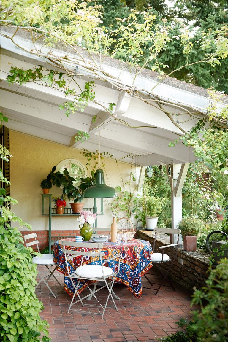 Simmering Porch Decor Ideas For Welcome Summertime - 71