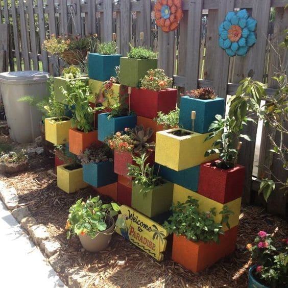22 Awesome Cinder Block Garden Ideas - 145