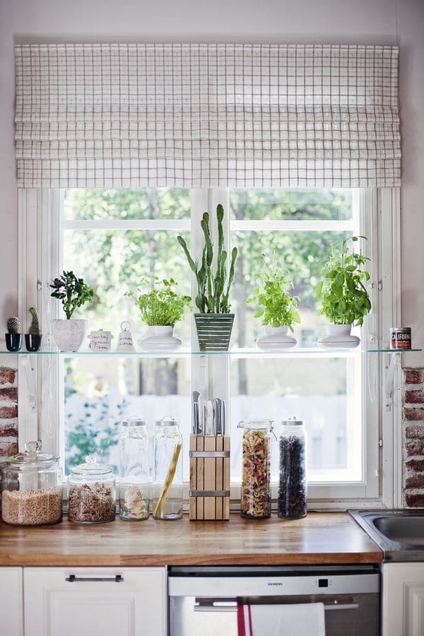 25 creative kitchen window decor ideas you'll fall for - 77