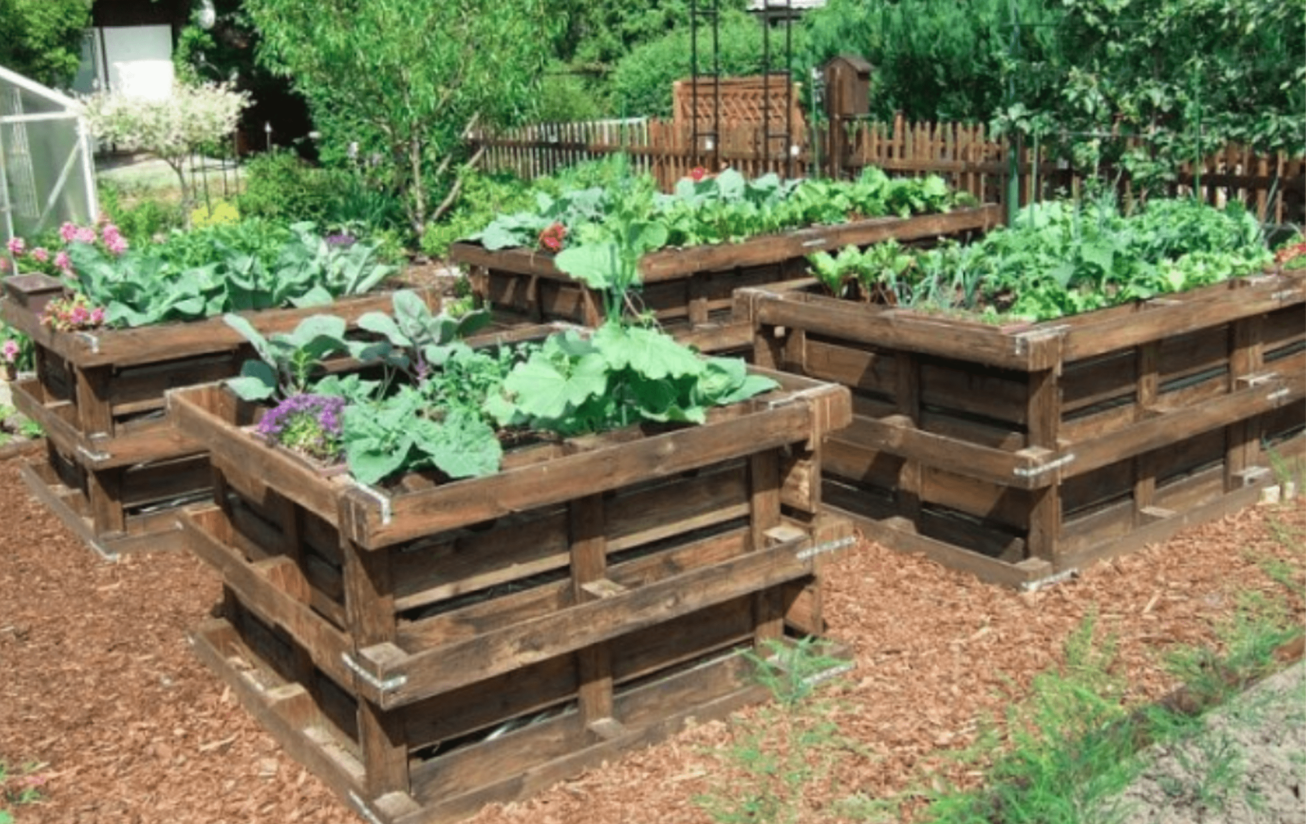 20 ideas for landscaping gardens and backyards with pallets - 161