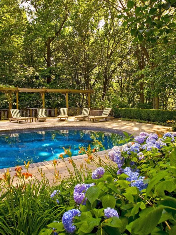 15 gorgeous ways to enjoy the scenery around your pool - 75