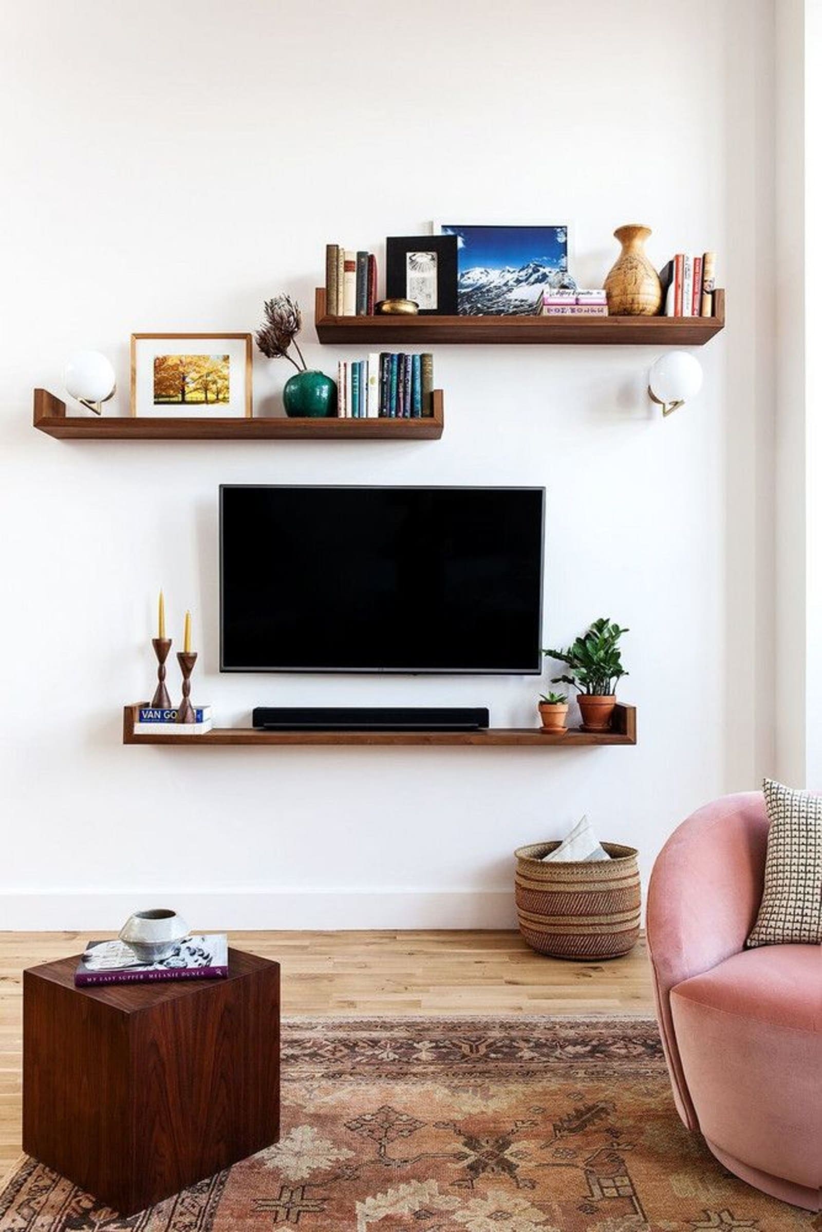 25 incredibly beautiful floating shelves for the living room - 79